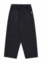 Carica l&#39;immagine nel visualizzatore di Gallery, Two Tuck Denim Pants
