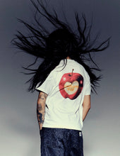 Carica l'immagine nel visualizzatore di Gallery, W spoiled T-shirt

