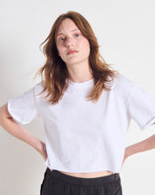 Carica l'immagine nel visualizzatore di Gallery, Apoly T-shirt
