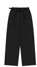 Carica l'immagine nel visualizzatore di Gallery, Two Tuck Wide Denim Pants
